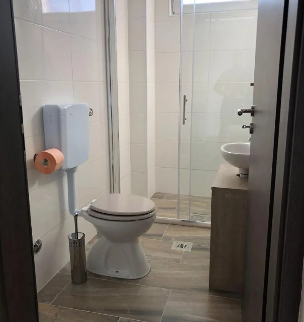 Apartments Milja - 10 M From Sea Mandre