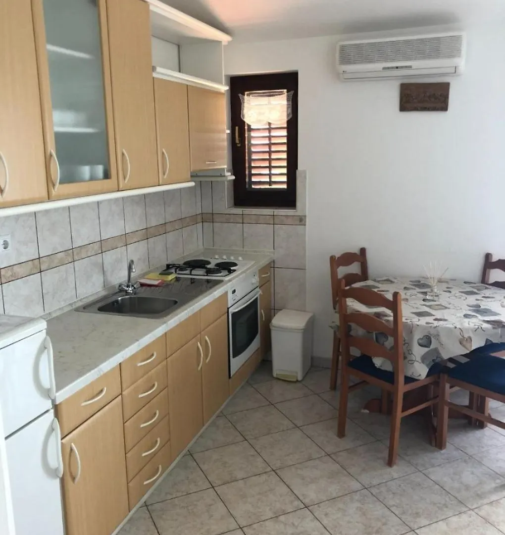 Apartments Milja - 10 M From Sea Mandre Croatia