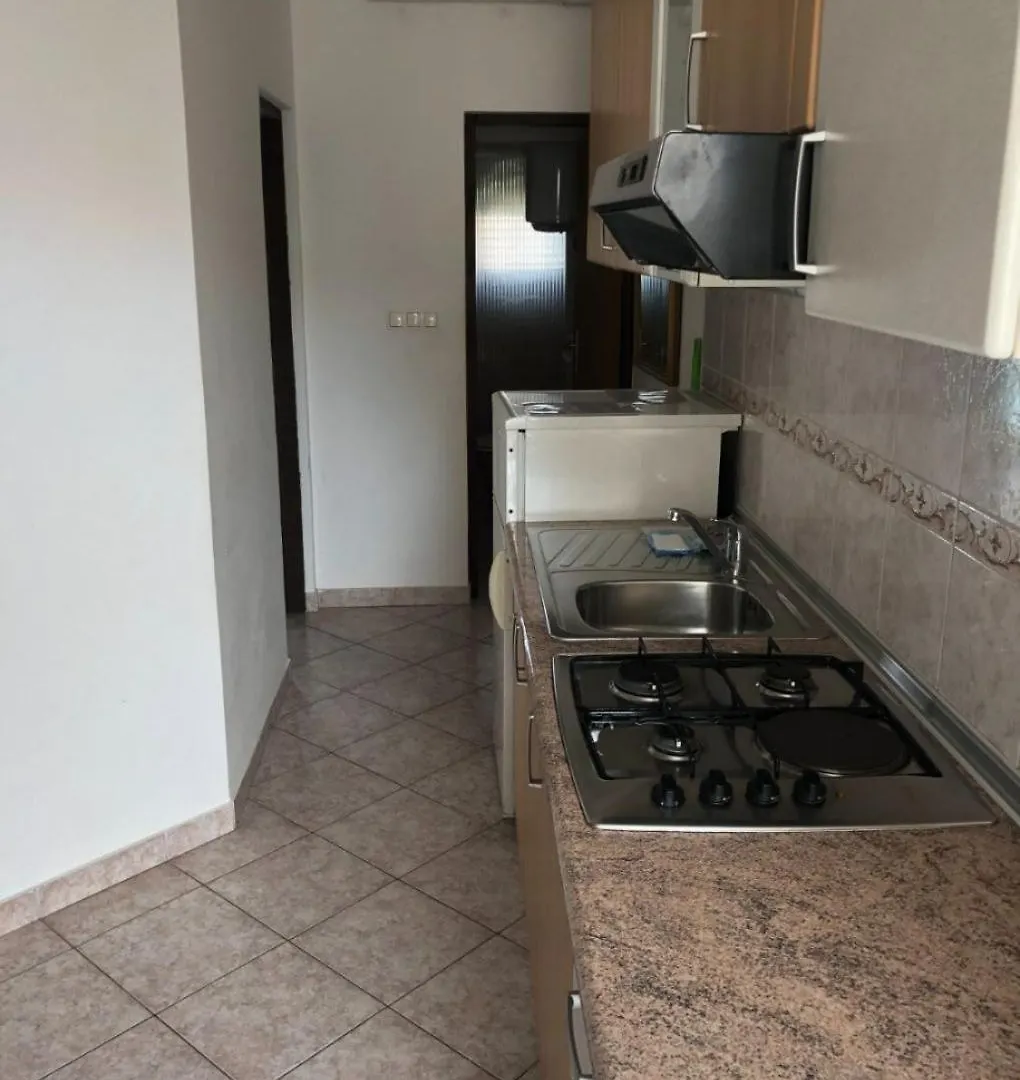 Apartments Milja - 10 M From Sea Mandre