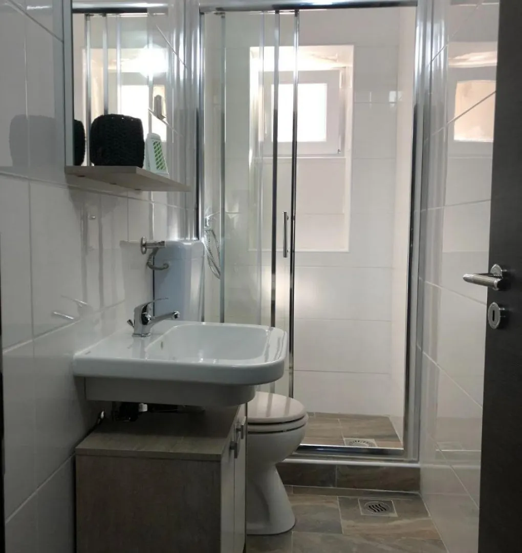 Apartments Milja - 10 M From Sea Mandre