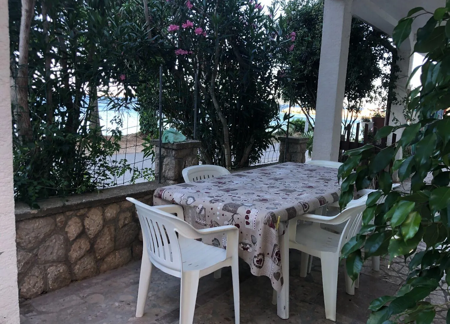 Apartments Milja - 10 M From Sea Mandre Croatia