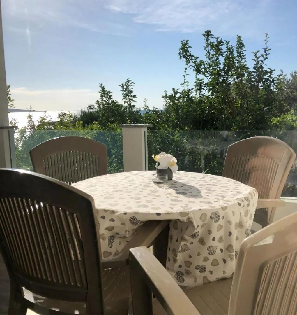 Apartments Milja - 10 M From Sea Mandre Croatia