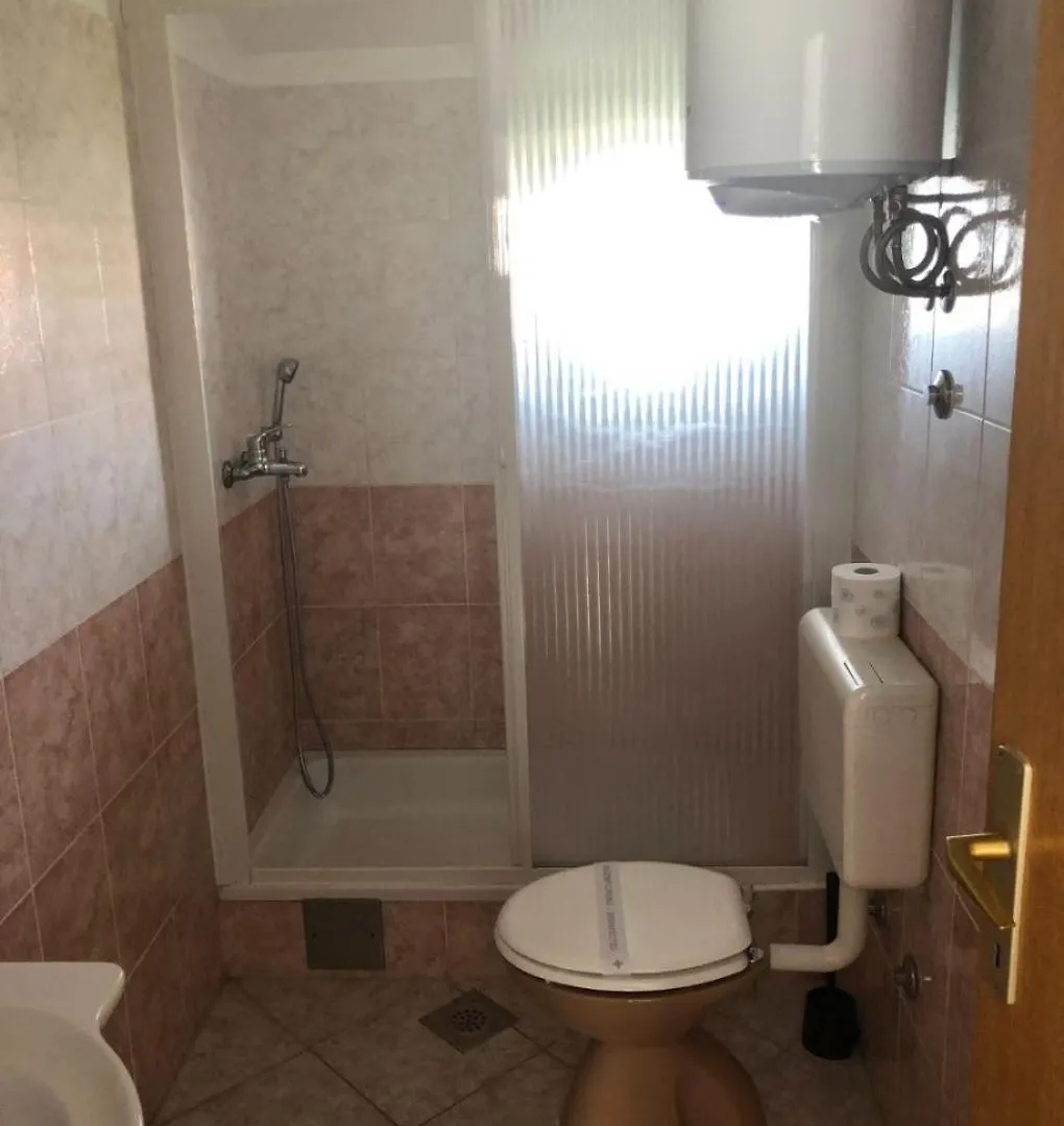 Apartments Milja - 10 M From Sea Mandre