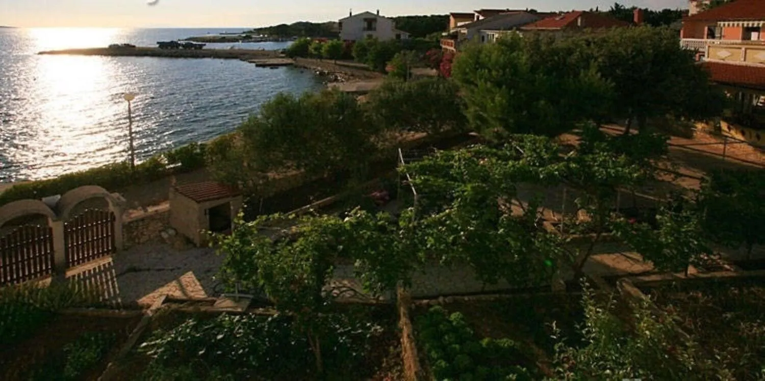 Apartments Milja - 10 M From Sea Mandre Croatia