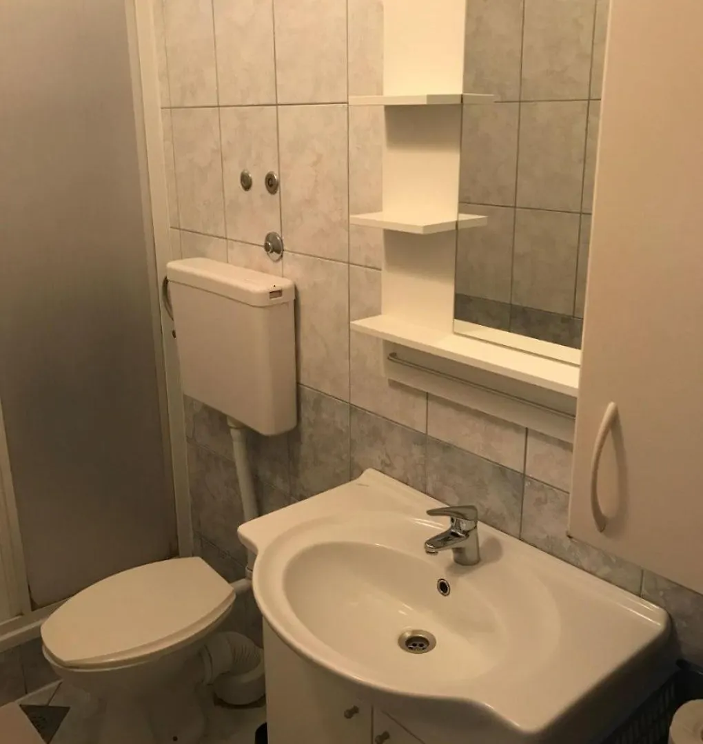 Apartments Milja - 10 M From Sea Mandre Croatia