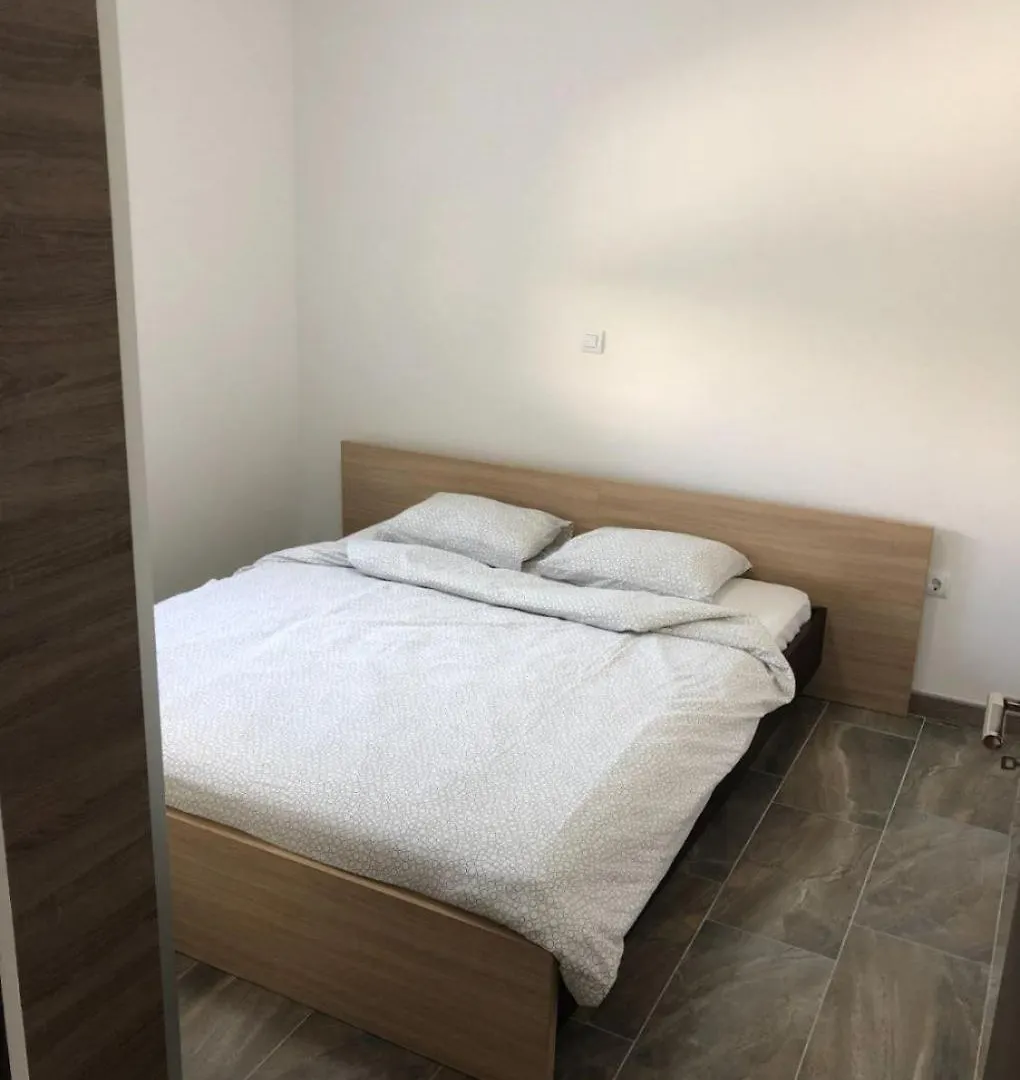 Apartments Milja - 10 M From Sea Mandre