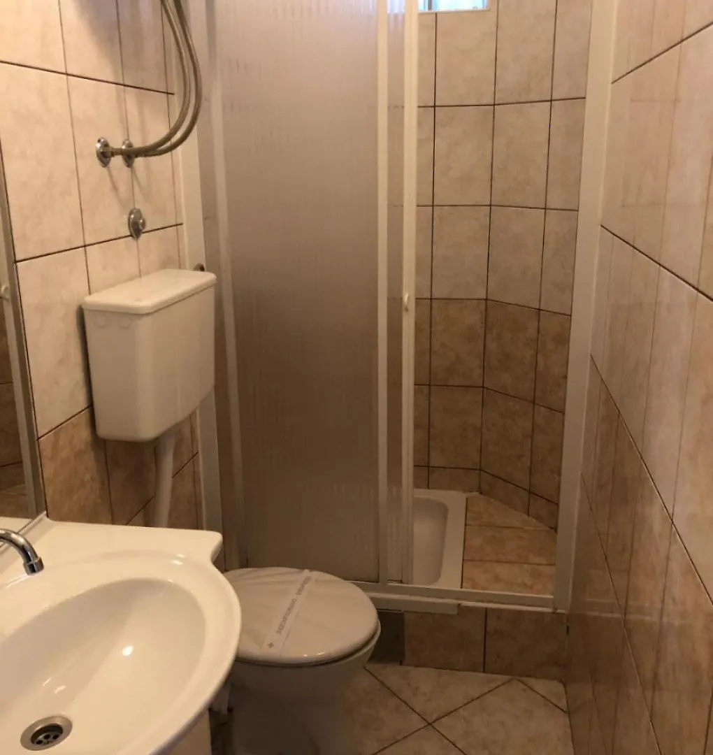 Apartments Milja - 10 M From Sea Mandre